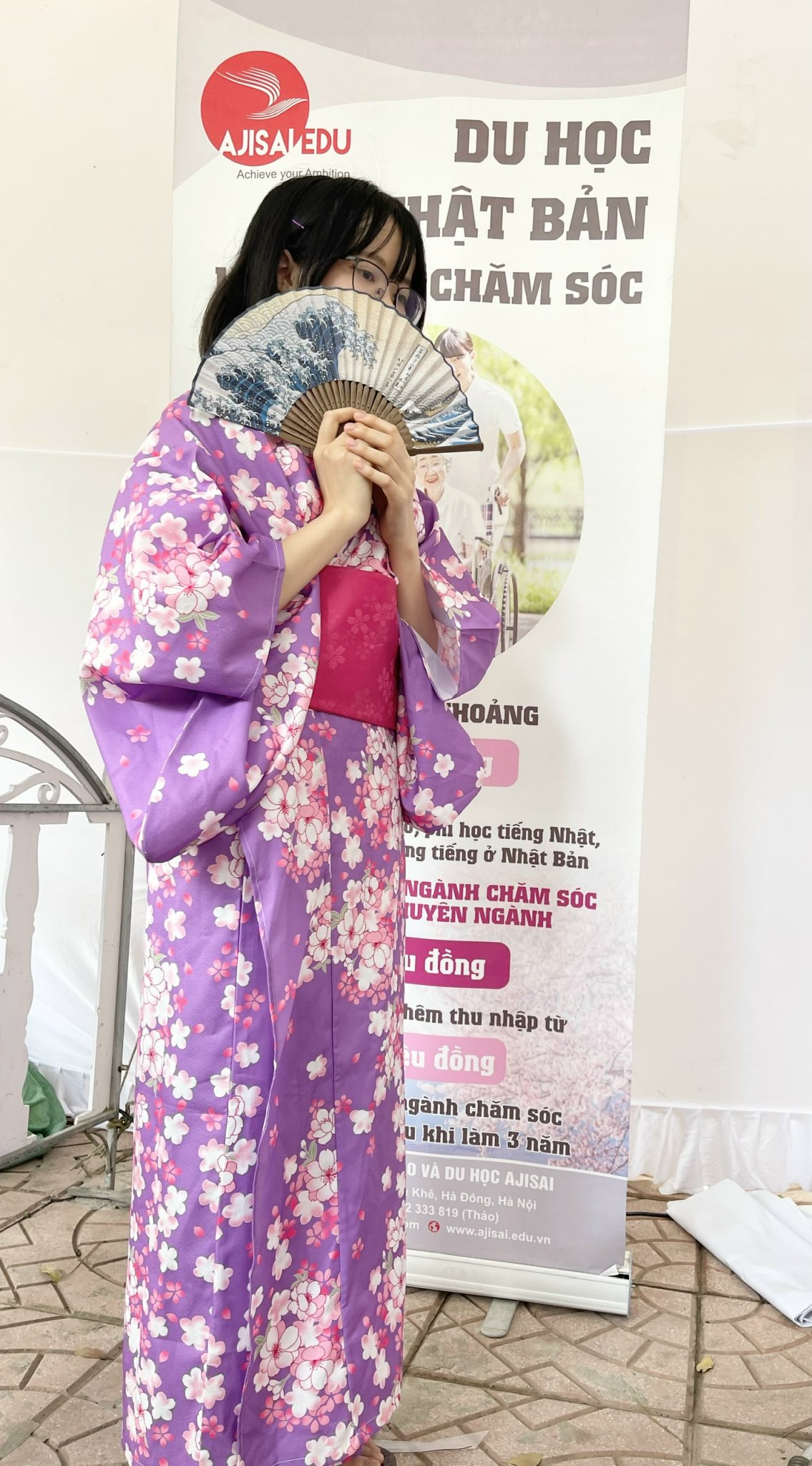 co-hoc-tro-xinh-xan-trong-ao-yukata-mau-tim