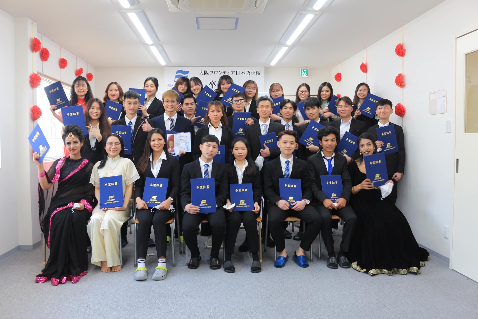 du-hoc-sinh-truong-nhat-ngu-osaka-frontier-le-nhap-hoc