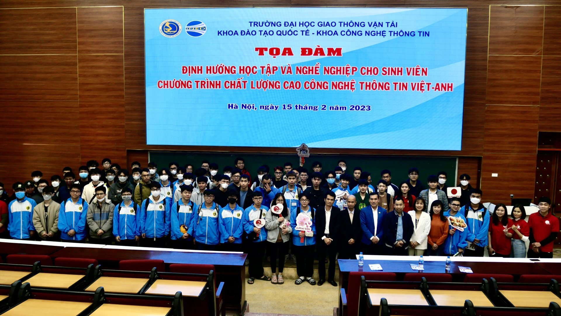 toa-dam-dinh-huong-nghe-nghiep-cho-sinh-vien