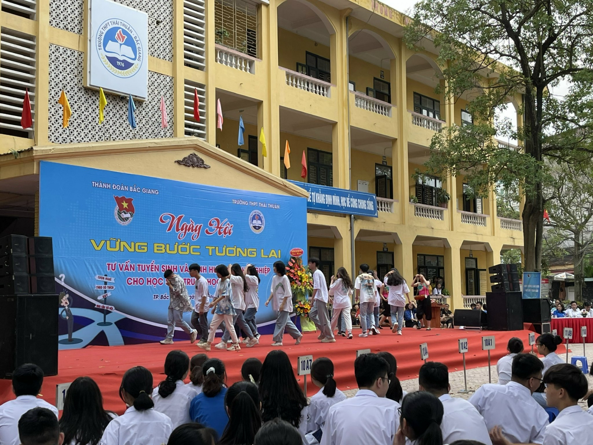 trong-com-tai-truong-thpt-thai-thuan