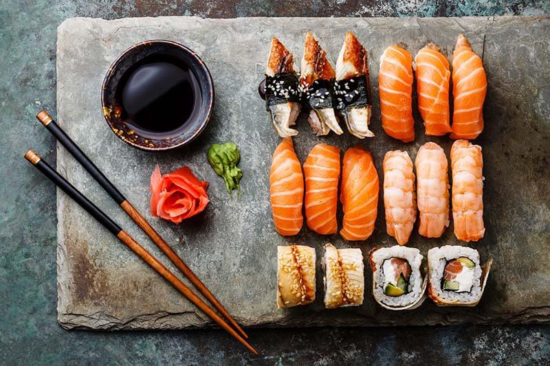 /mediacenter/media/1990/files/mon-an-dac-san-cua-nhat-ban-sushi.jpg